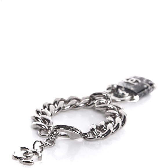 CHANEL Plexiglass Pearl
CC Padlock Bracelet Silver - Picture 3 of 7